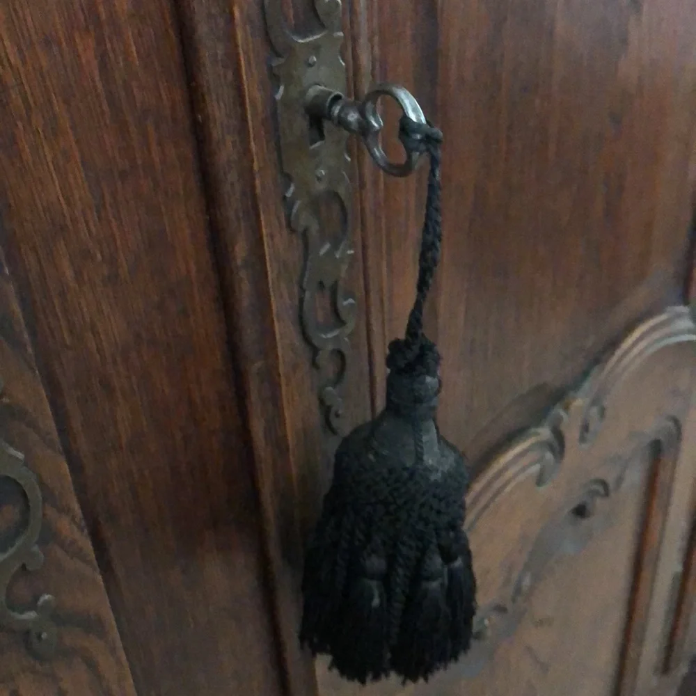 French tassels… key not included - Picture 2 of 2